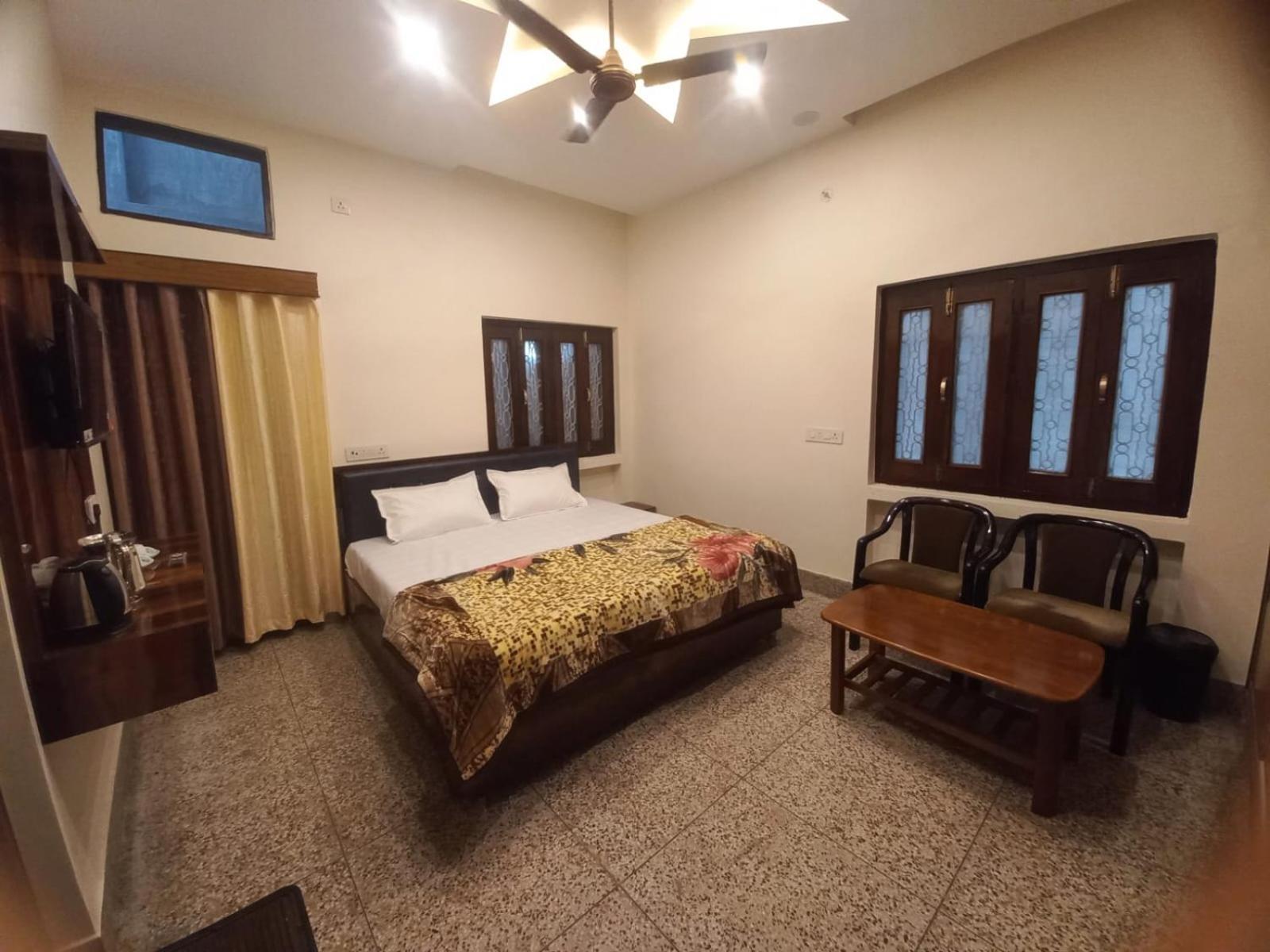Kalash Guest House Ayodhya Exterior photo
