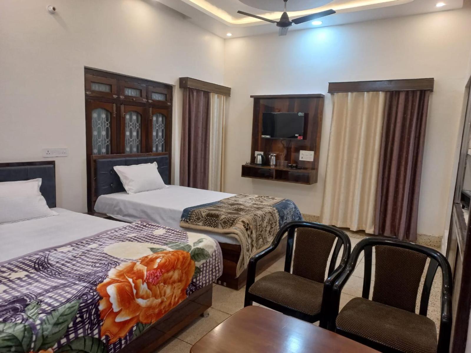 Kalash Guest House Ayodhya Exterior photo
