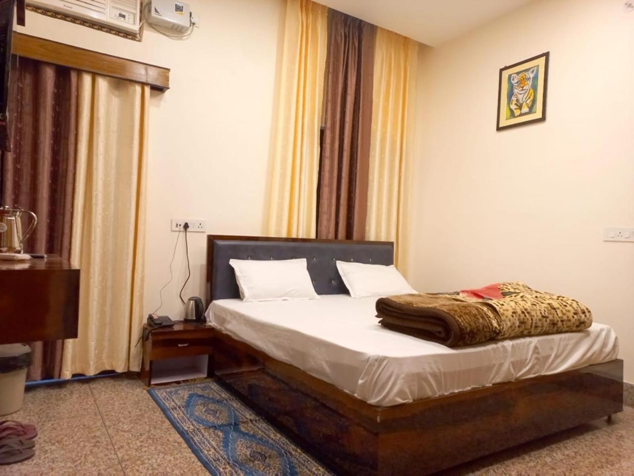 Kalash Guest House Ayodhya Exterior photo